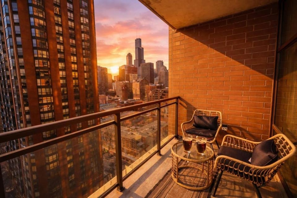 South Loop 2BR Skyline Views - 5 Min to Grant Park Apartment in South Loop