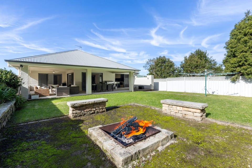 Coastal Retreat - Pet Friendly with Fire Pit House in Callala Bay