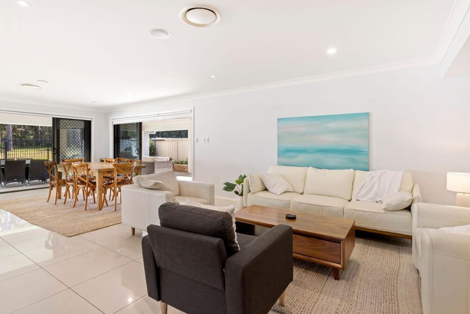Coastal Retreat - Pet Friendly with Fire Pit House in Callala Bay