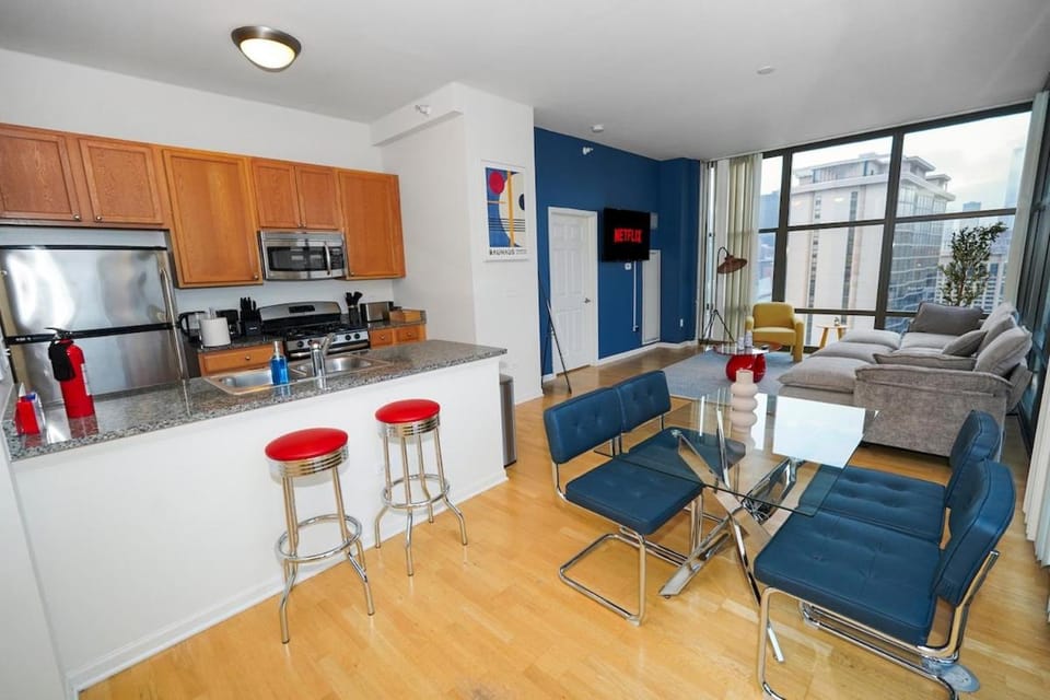 Prime Chicago 2BR Skyline - 5 Min to Museum Campus Apartment in South Loop