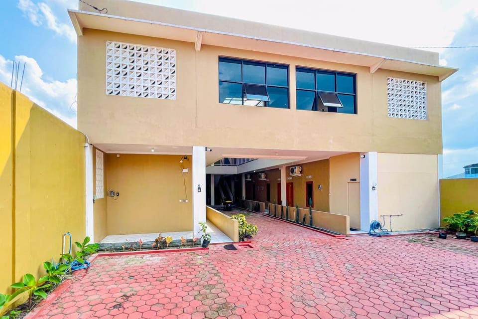 Facade/entrance