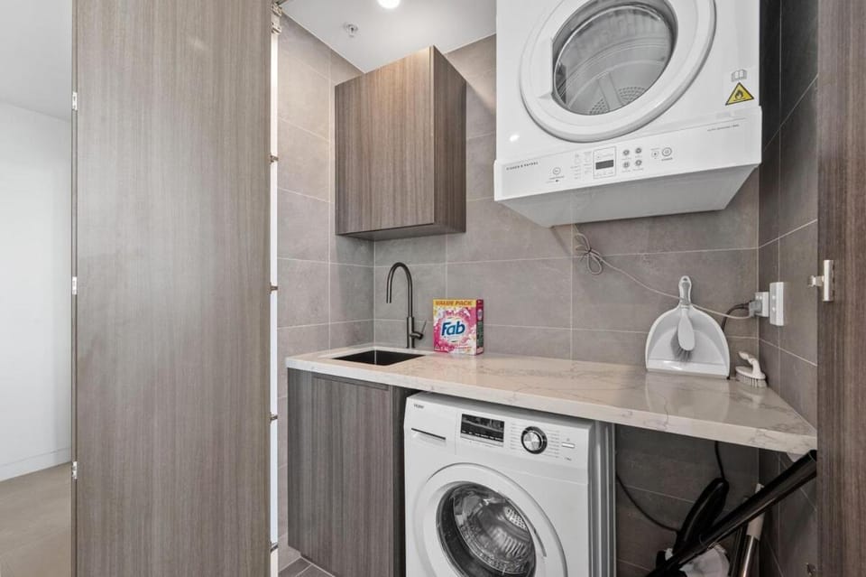 SOP 77 Stylish and Cozy Three-Bedroom Apt Apartment in Lidcombe