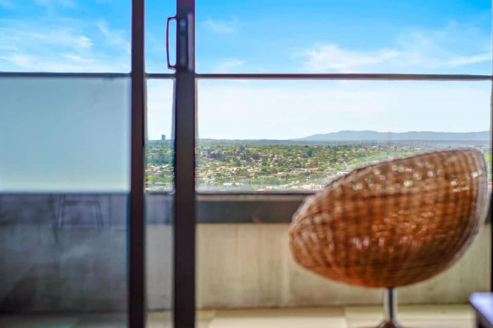 St Kilda 1BR Apt with City Views & Parking Close to Beach & Tram Apartment in Saint Kilda