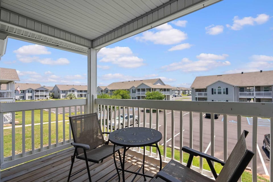 Gulf Shores Condo with Pool 5 Miles to Beaches Apartment in Gulf Shores