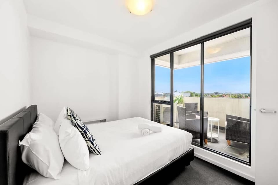 Convenient 2BR Apt with Free Parking Apartment in Melbourne