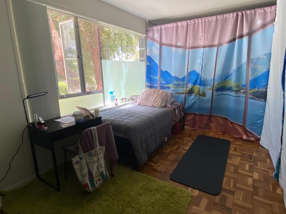 Cozy room!By the Grove! Hostel in San Fernando Valley