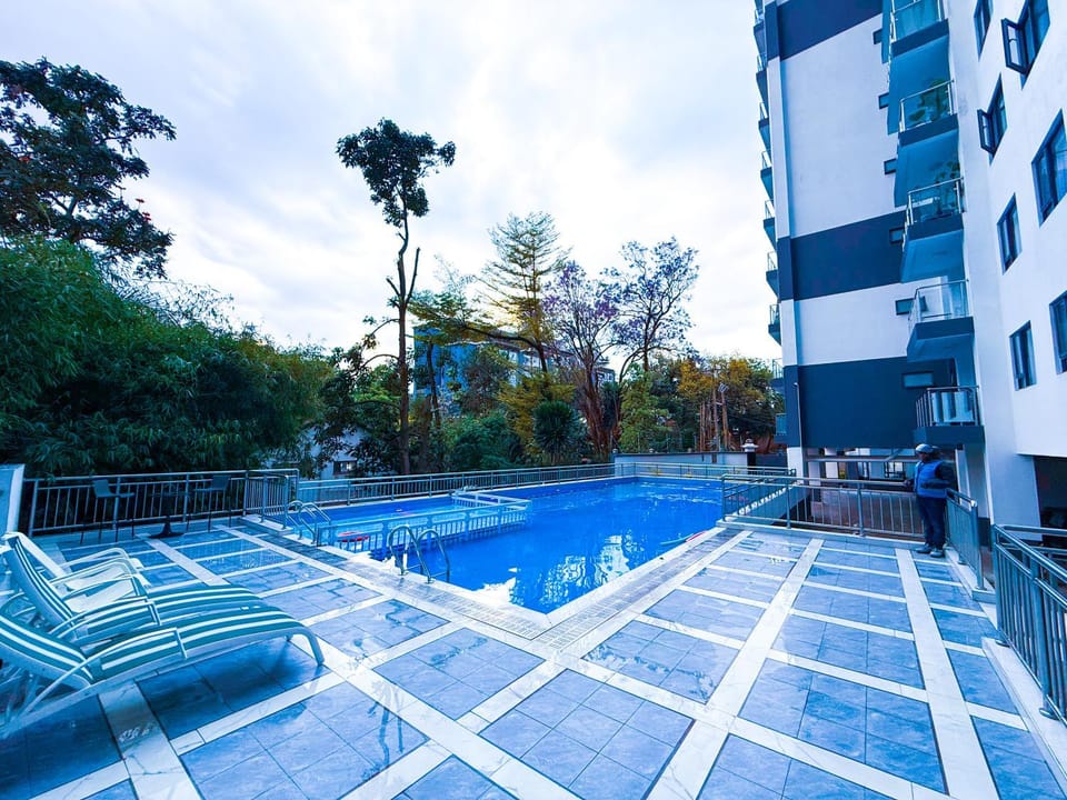 Property building, Day, Pool view, Swimming pool, Swimming pool, sunbed