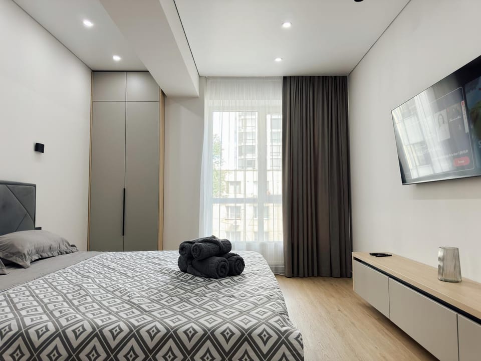 Bed, TV and multimedia, Photo of the whole room, Bedroom, towels, wardrobe
