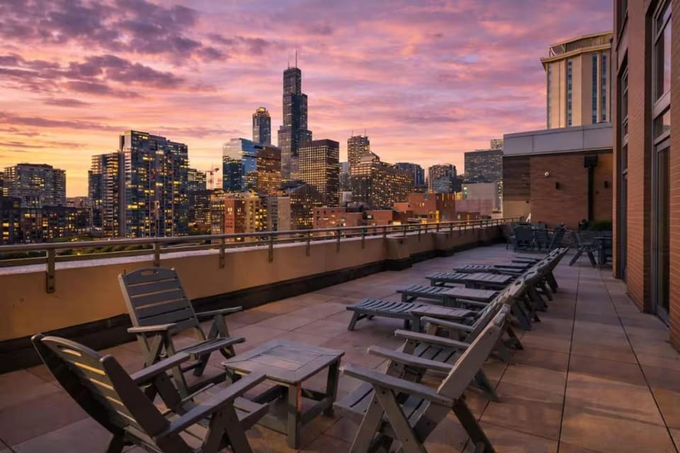 Modern Chicago 2BR Skyline - 5 Min to Grant Park Apartment in South Loop