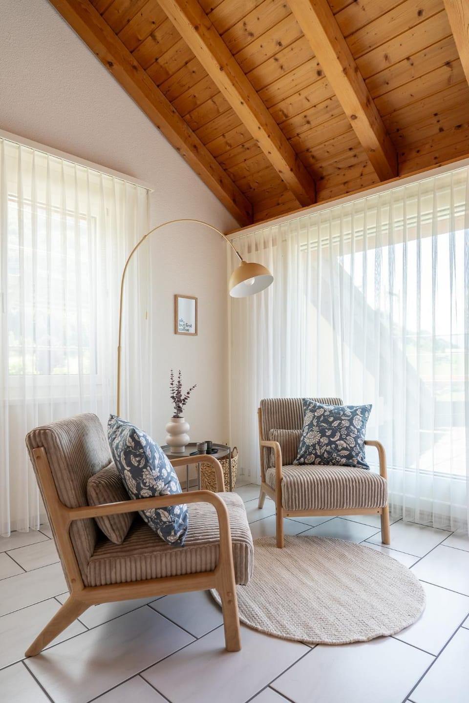 Living room, Seating area