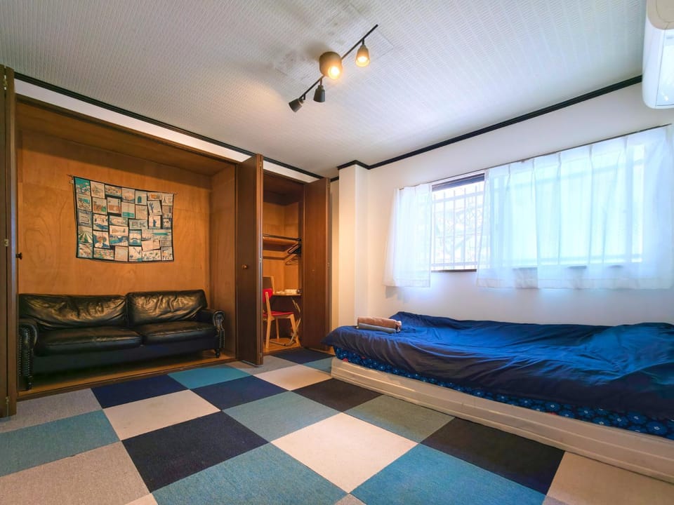 NEXTRAVELER iNN Bed and Breakfast in Osaka