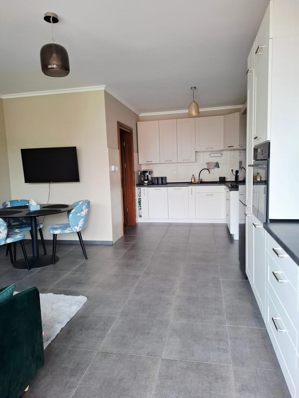 Kitchen or kitchenette, dishwasher