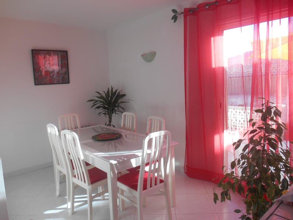 Bel appartement 3 chambres jardin 200 m plage au calme Apartment in Mèze