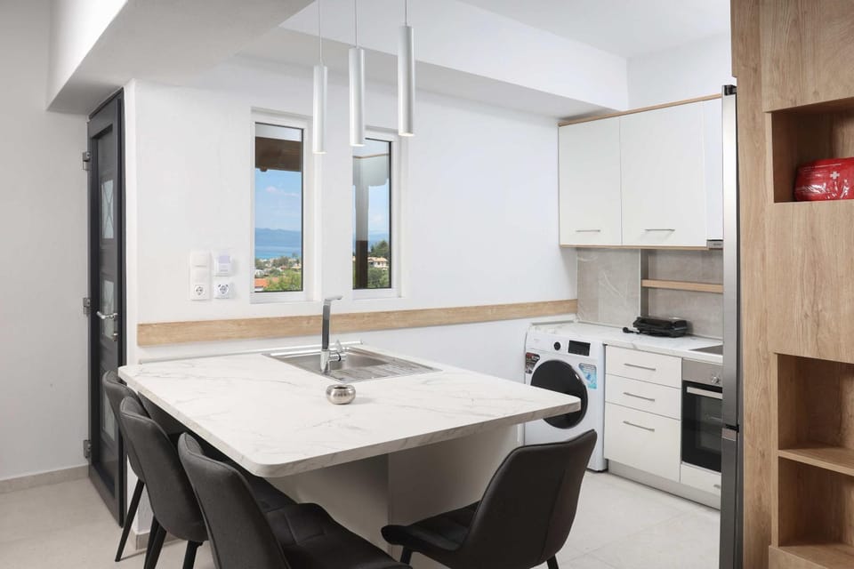 Tree Tree Suites, Large Paradise Gardens, 2 min to Beach Villa in Halkidiki