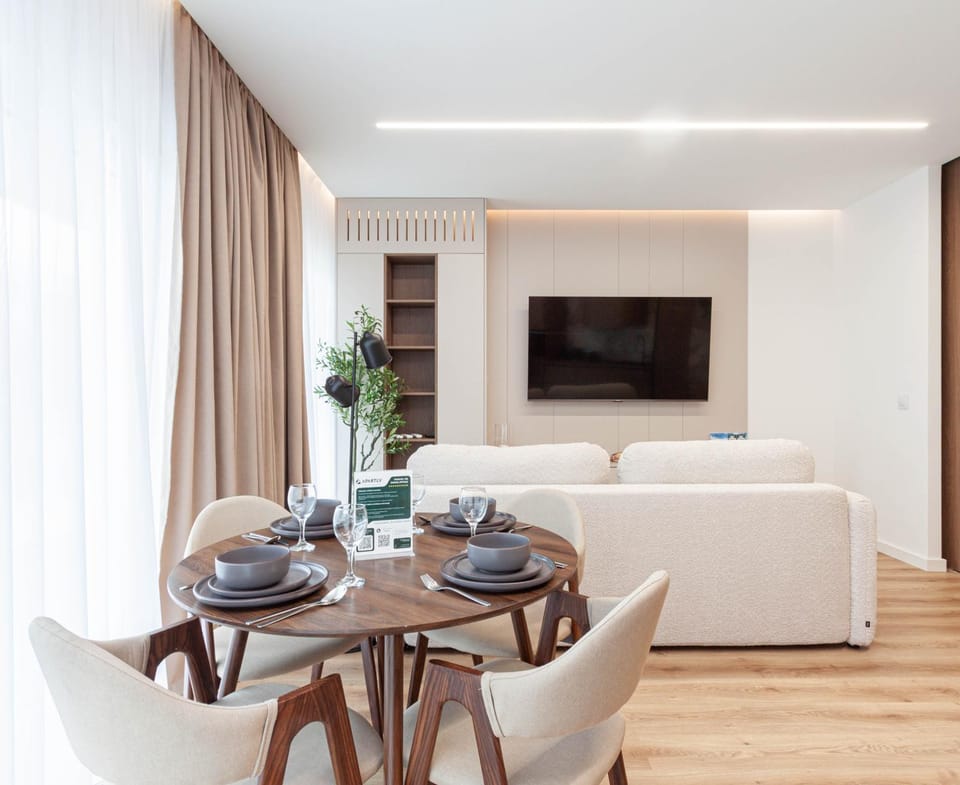 TV and multimedia, Balcony/Terrace, Living room, Seating area, Dining area