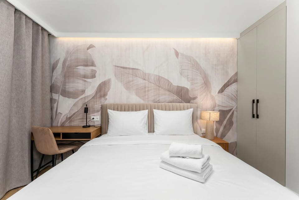 Bed, Photo of the whole room, Bedroom, towels