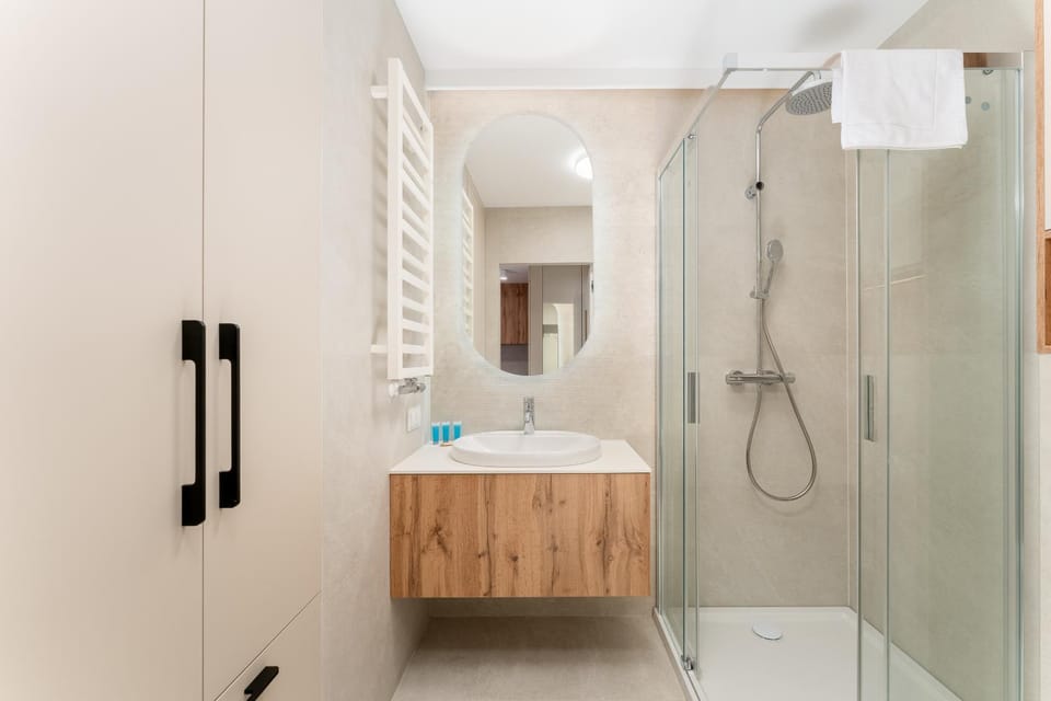 Shower, Bathroom, towels