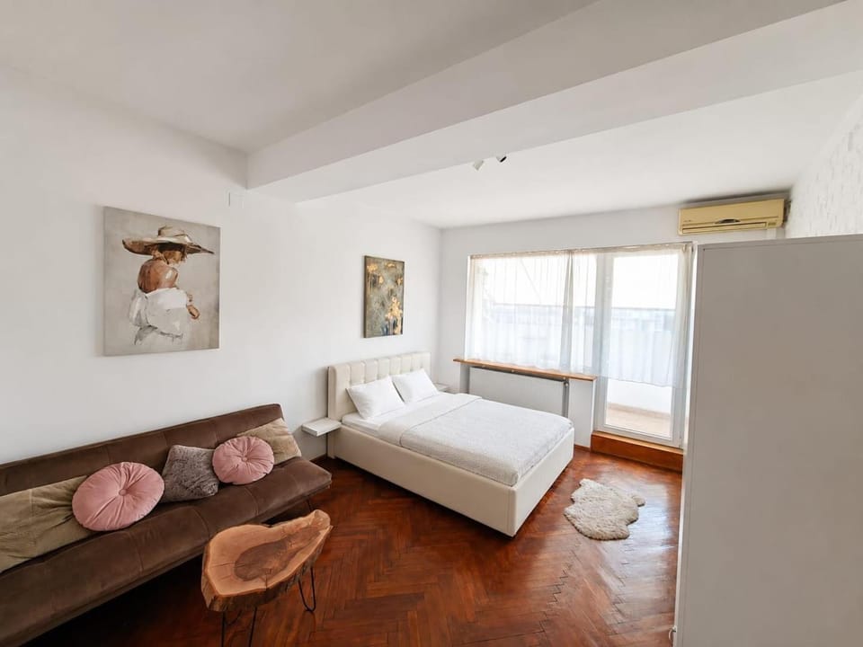 Magheru Ultracentral Studio with Terrace Apartment in Bucharest