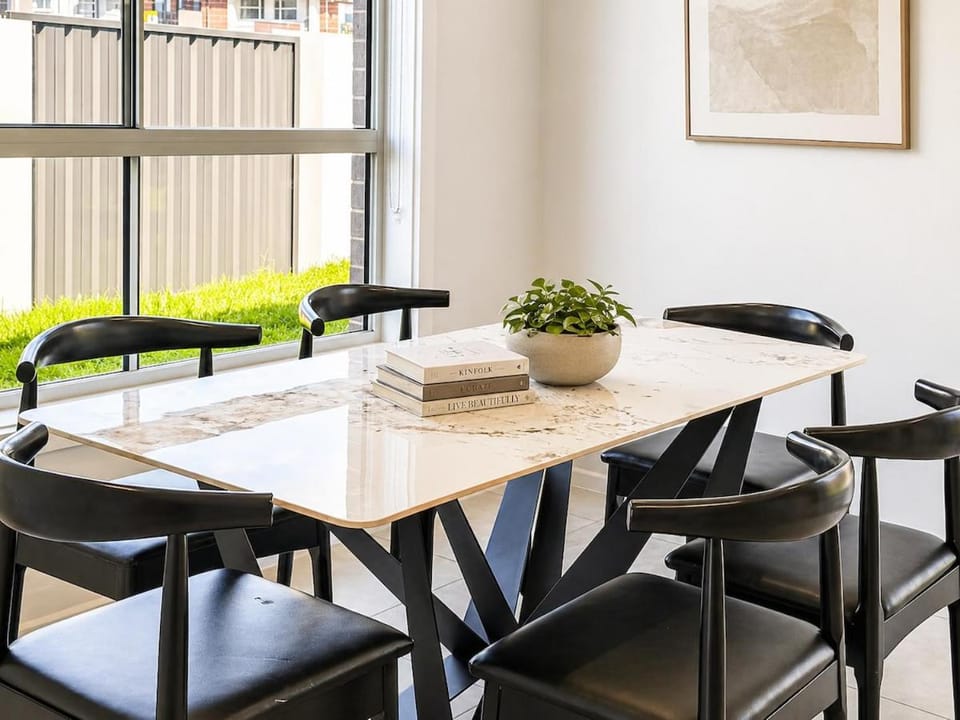 Sunny Split-Level 3BR Stay in Marsden Park House in Sydney