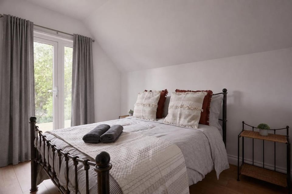 Hampstead Hideaway - Chic & Fresh Apartment in London Borough of Camden