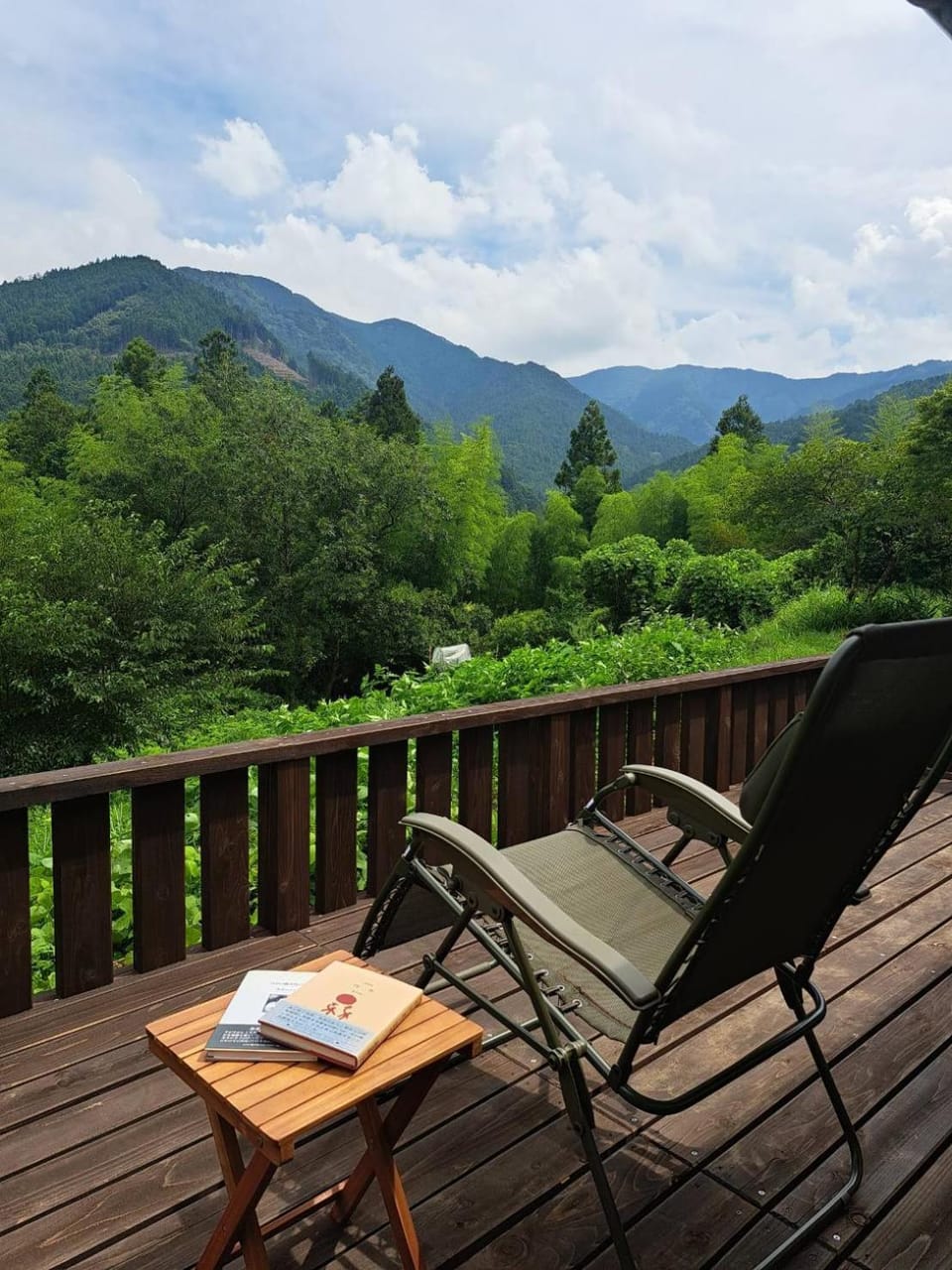 本と宿こうね Used bookstore cafe and cottage House in Japan