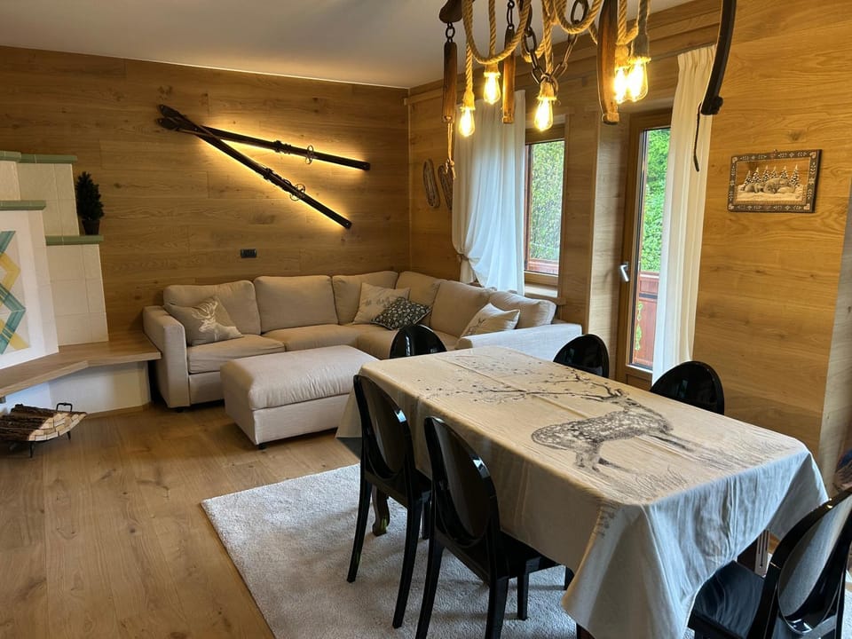 Living room, Seating area, Dining area