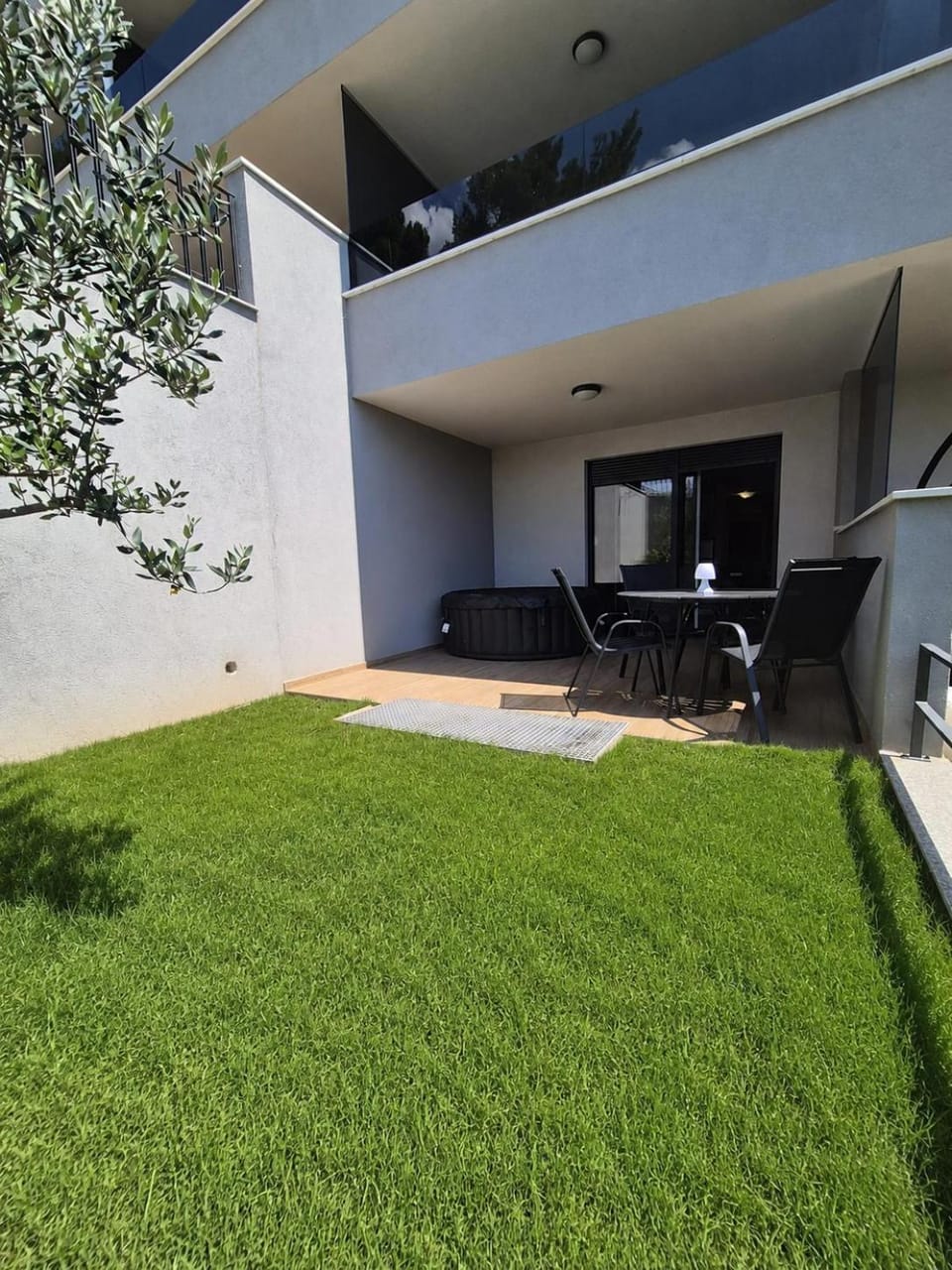 Hot Tub, Hot Tub, Balcony/Terrace, Seating area