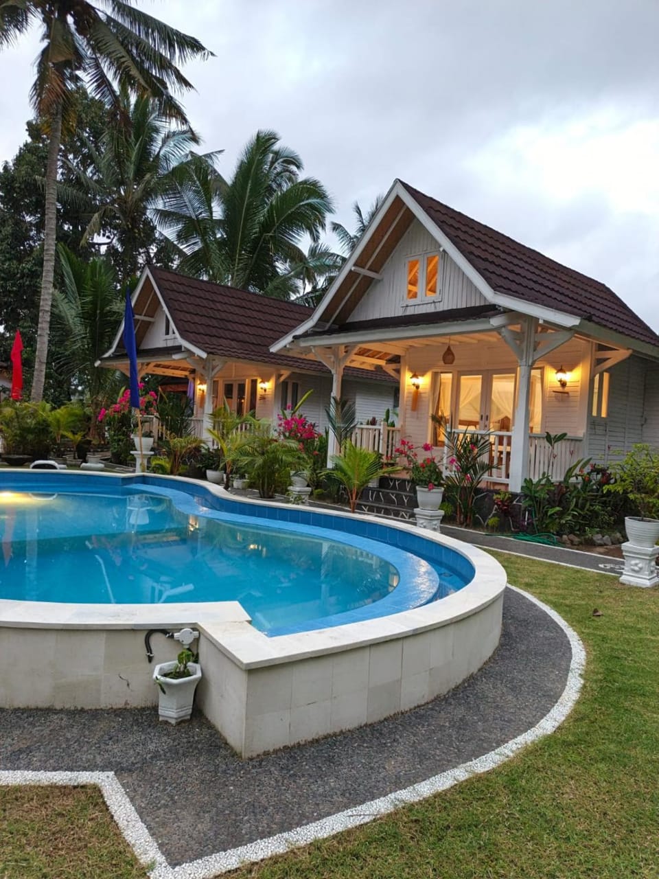 Garden, Swimming pool