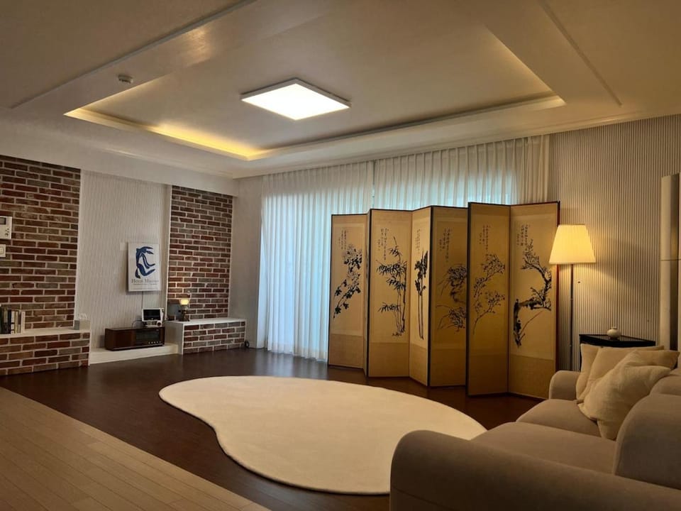 SEOUL Stay JAGAE Spacious 3BR 2Bath Up to 8 Guests 5min to Oryu Stn Villa in Seoul