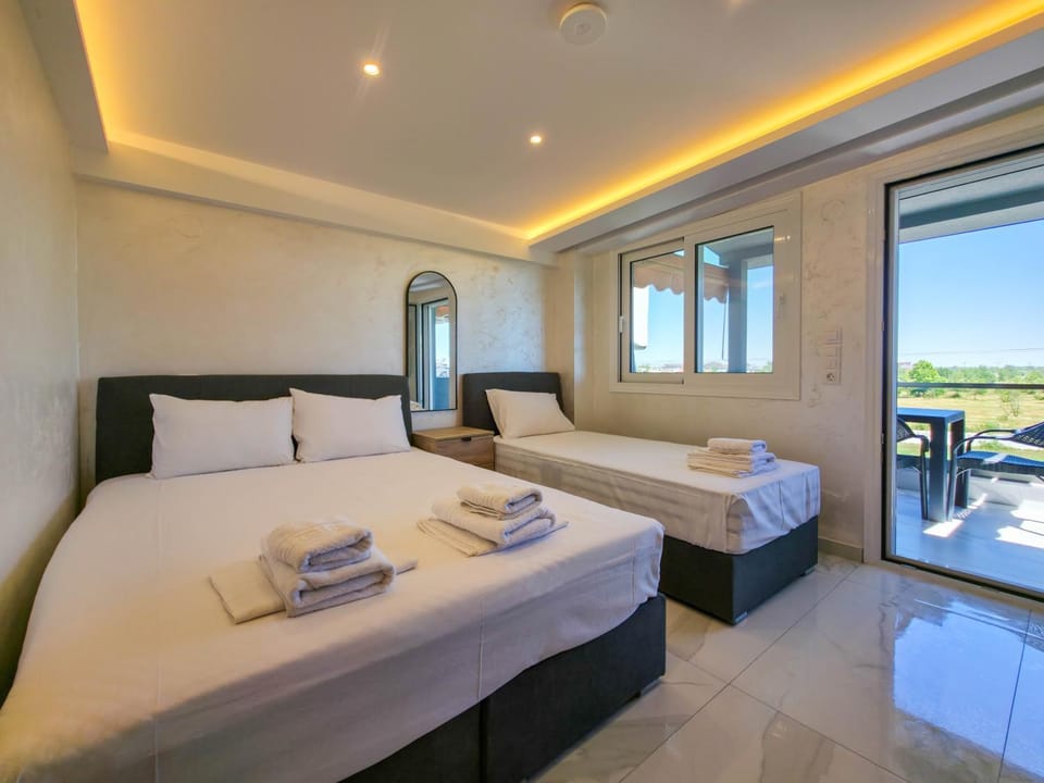Bed, Bedroom, towels