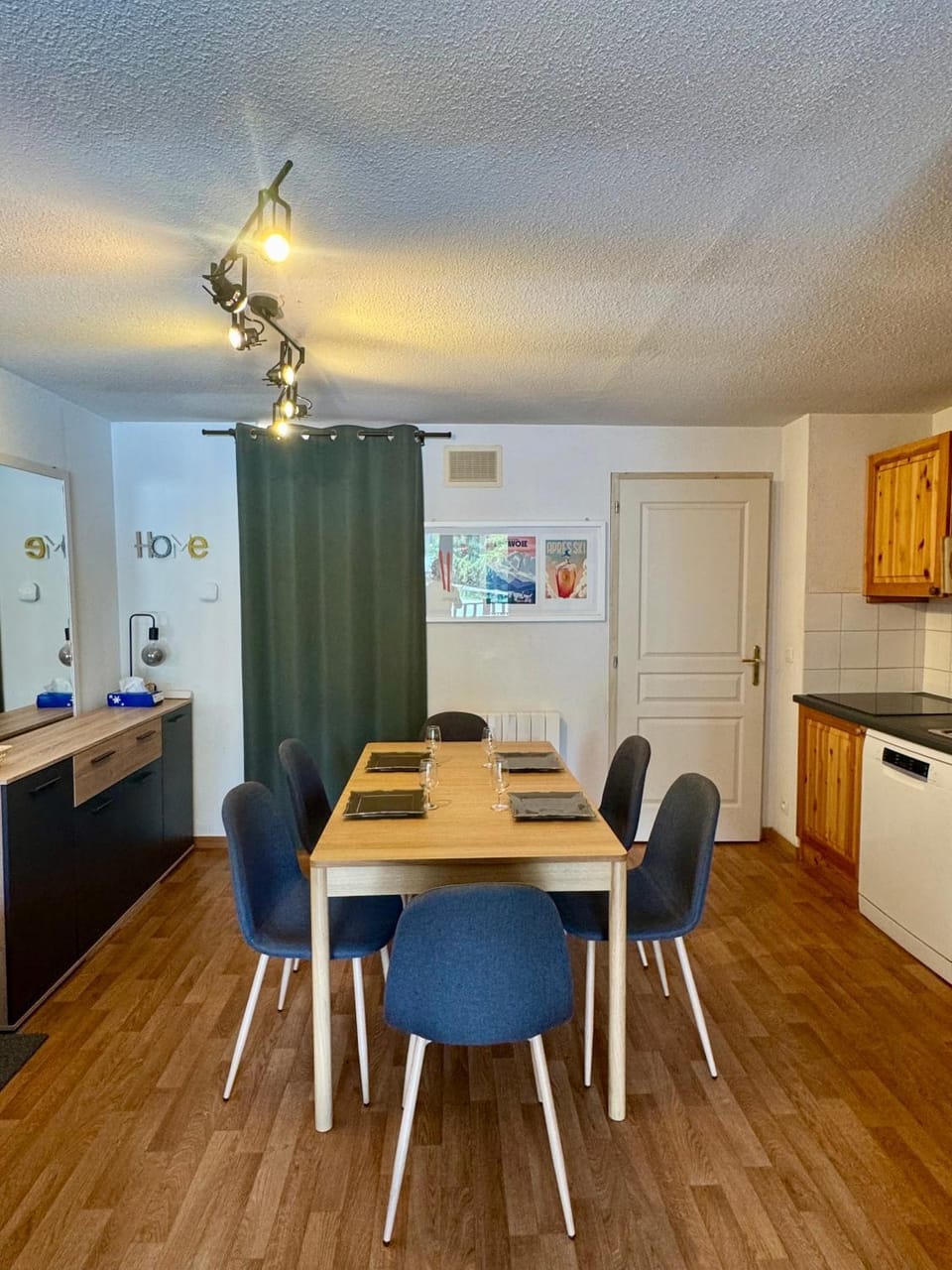 Kitchen or kitchenette, Dining area, Meals, stove, kitchen