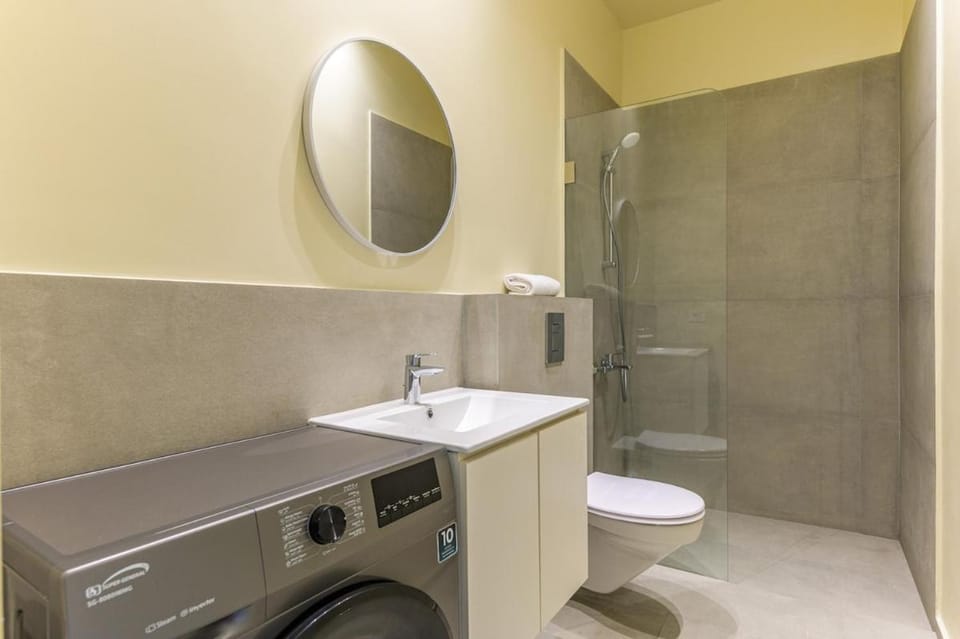 Coastal 1-BR Apartment In Bahsa Batroun Apartment in Africa