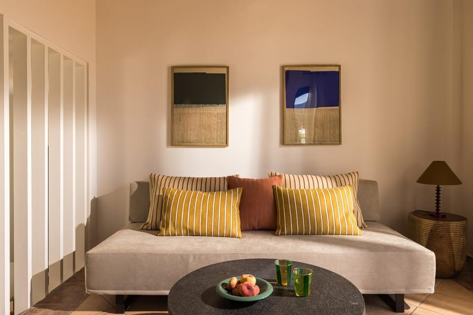Living room, Decorative detail, Seating area