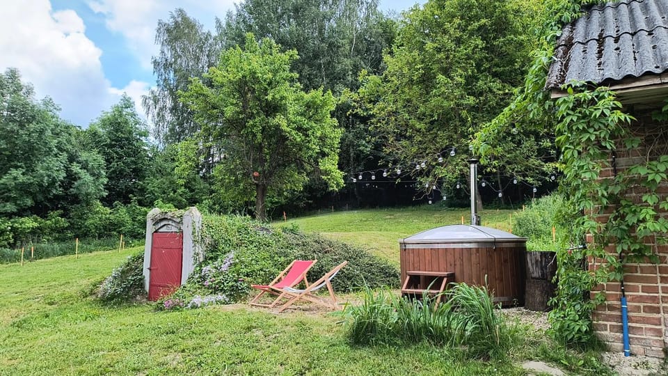 Garden, Hot Tub