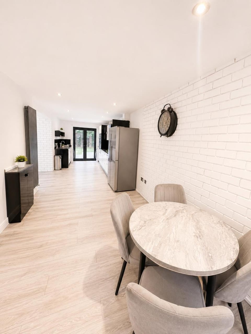 Spacious 5-Bed Entire Home House in Basingstoke