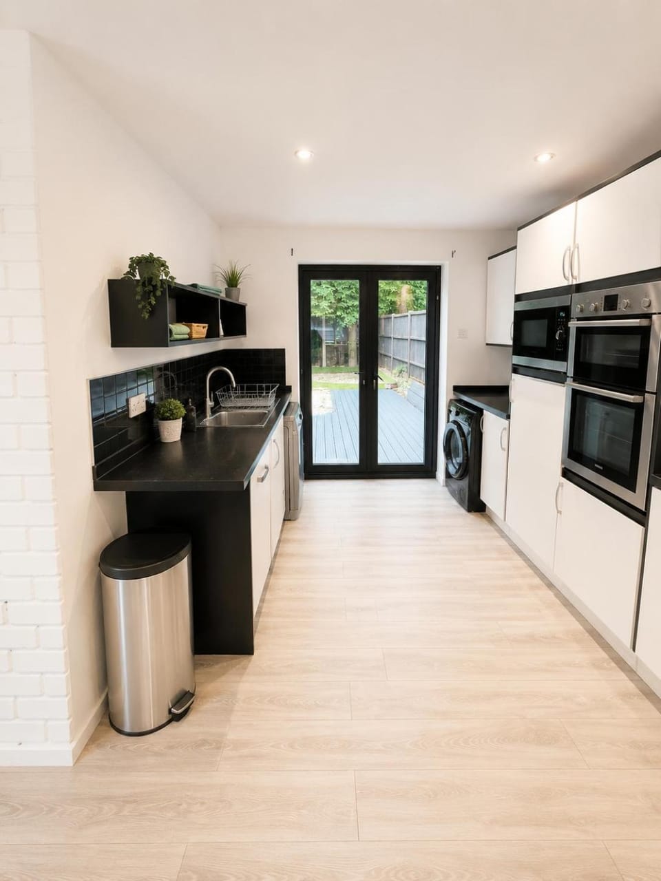 Spacious 5-Bed Entire Home House in Basingstoke