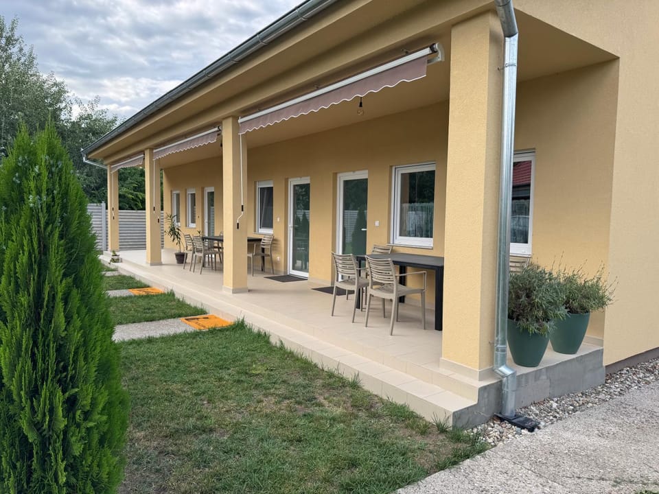 Property building, Balcony/Terrace, Garden view