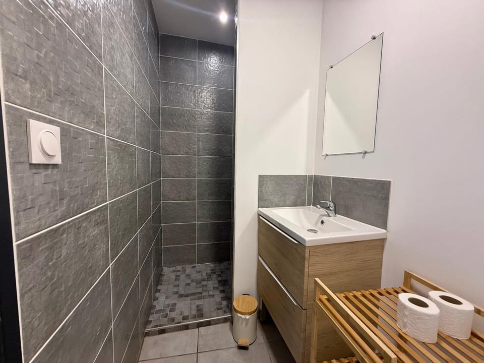 L'Appart T2 Ibiza Chic & Terrasse - 5 min Circuit Apartment in Le Mans
