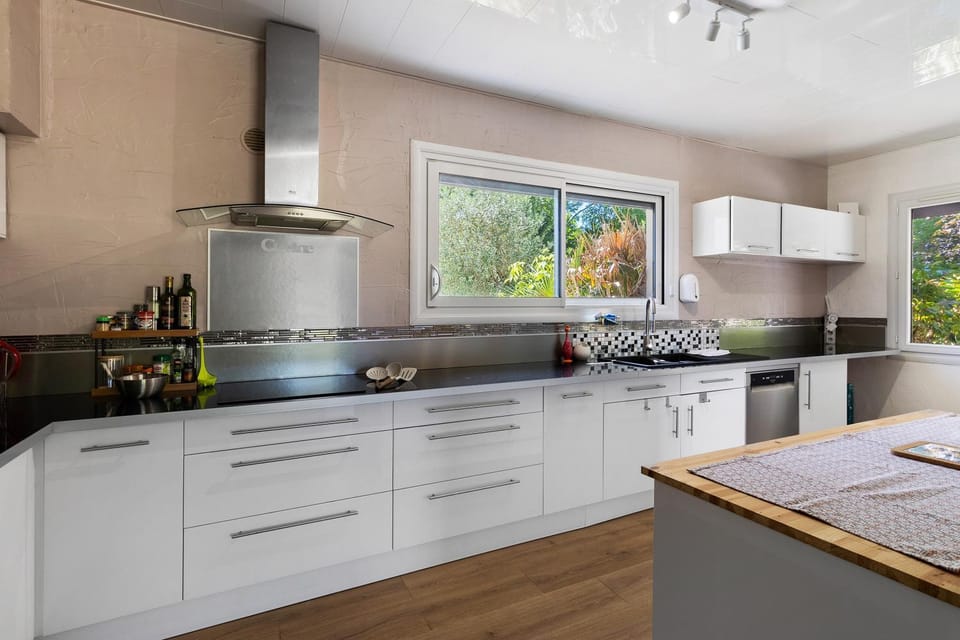 Kitchen or kitchenette, Living room