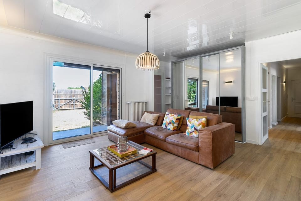 Property building, Living room