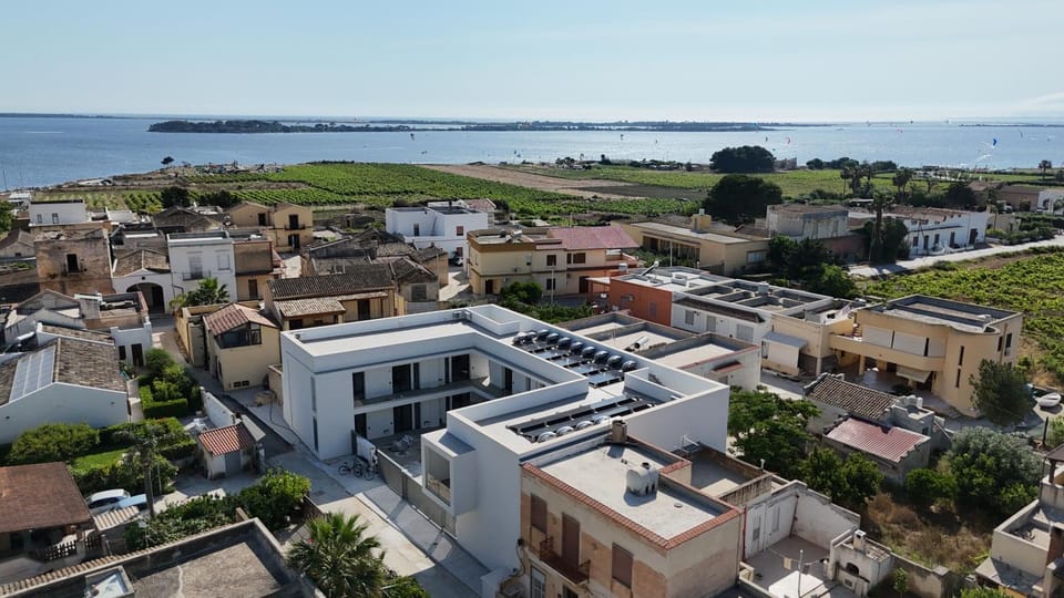 Property building, Neighbourhood, Natural landscape, Bird's eye view, City view, Sea view, Street view, Location