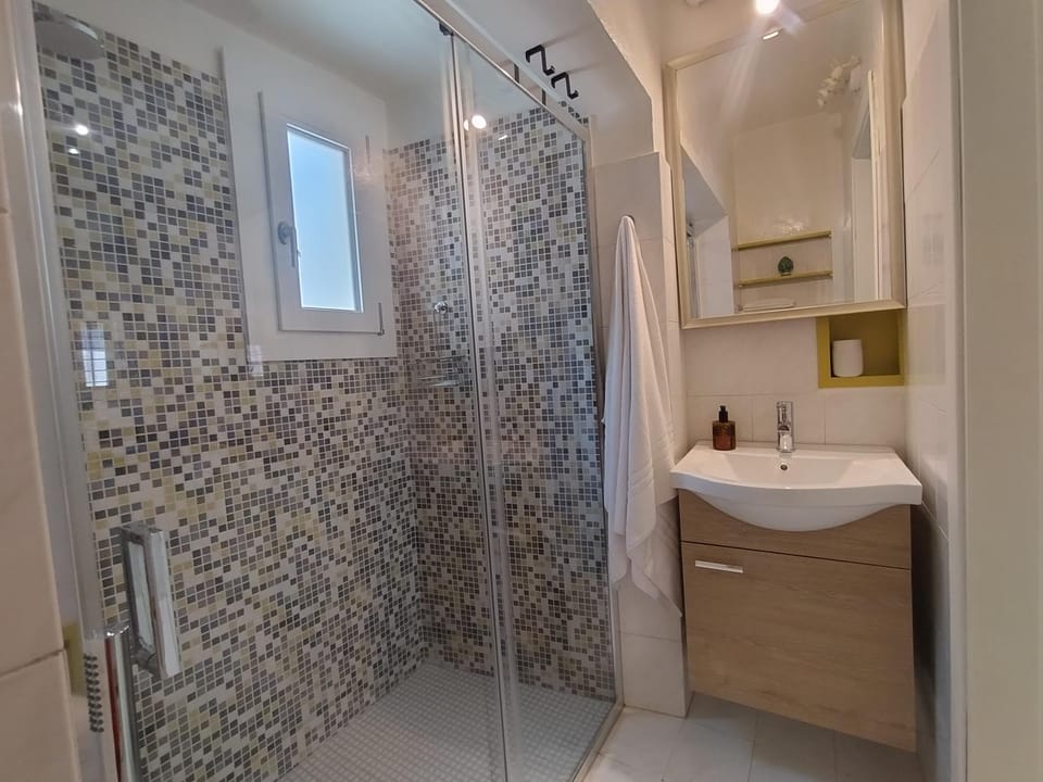 Shower, Bathroom