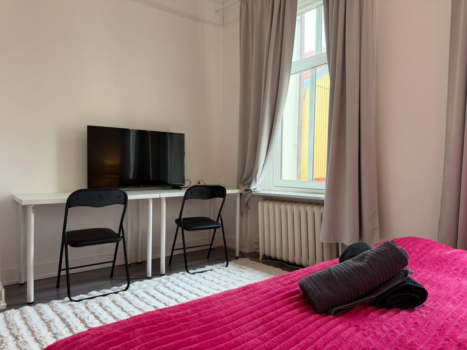 Vasagatan 2-Bed Apartment, 4 Beds & 4 Desks 2 min to Avenyn Apartment in Gothenburg