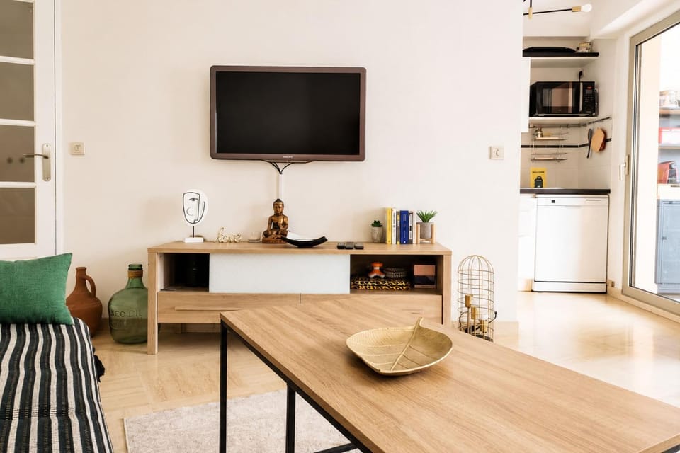 Sleeps 4 - Garage - Swimming Pool - AC - Garden Apartment in Mandelieu-La Napoule