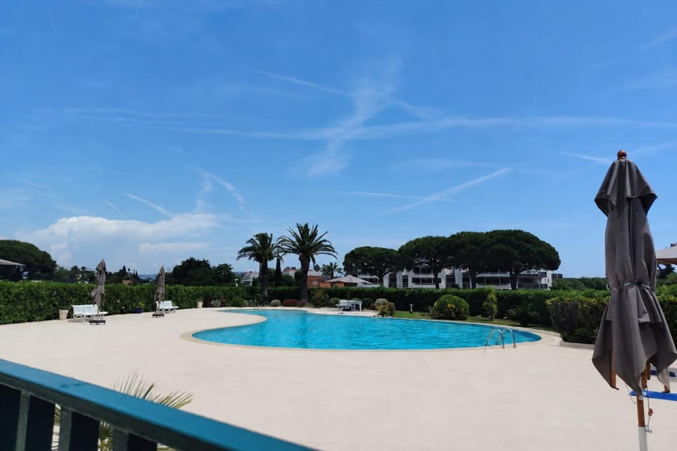 Sleeps 4 - Garage - Swimming Pool - AC - Garden Apartment in Mandelieu-La Napoule