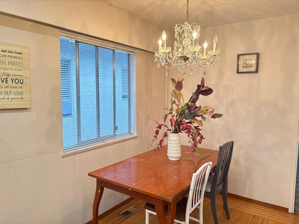 Metro Vancouver Guesthouse- 30 Min to FIFA Stadiium- Transit Hub & Free Parking Vacation rental in Surrey
