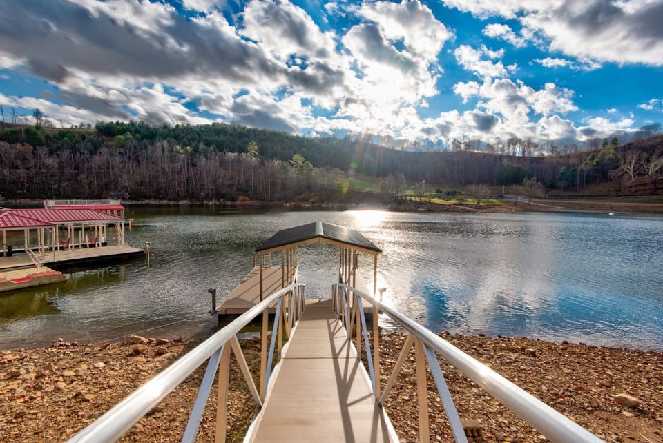 Garretts Getaway at Watauga Lake House in Watauga Lake