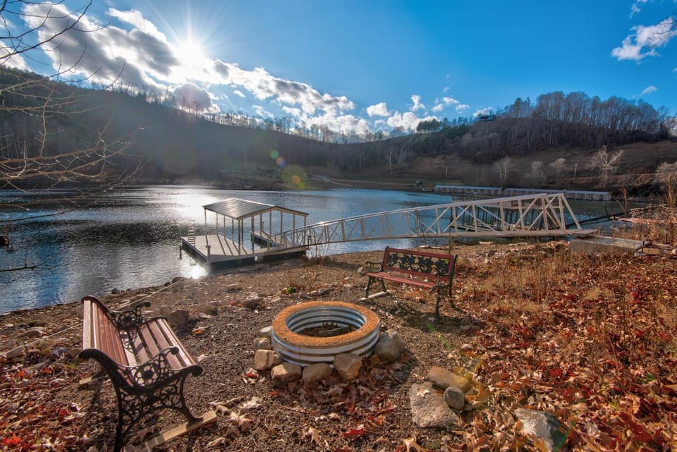 Garretts Getaway at Watauga Lake House in Watauga Lake