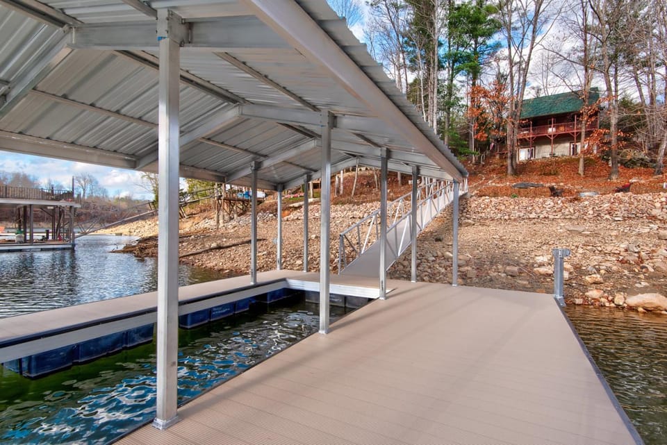 Garretts Getaway at Watauga Lake House in Watauga Lake