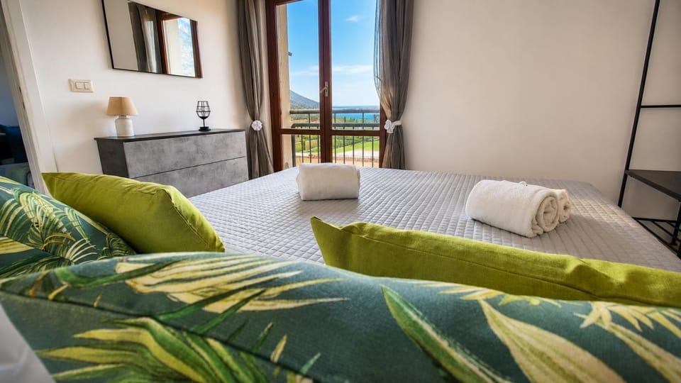 View (from property/room), Photo of the whole room, Bedroom